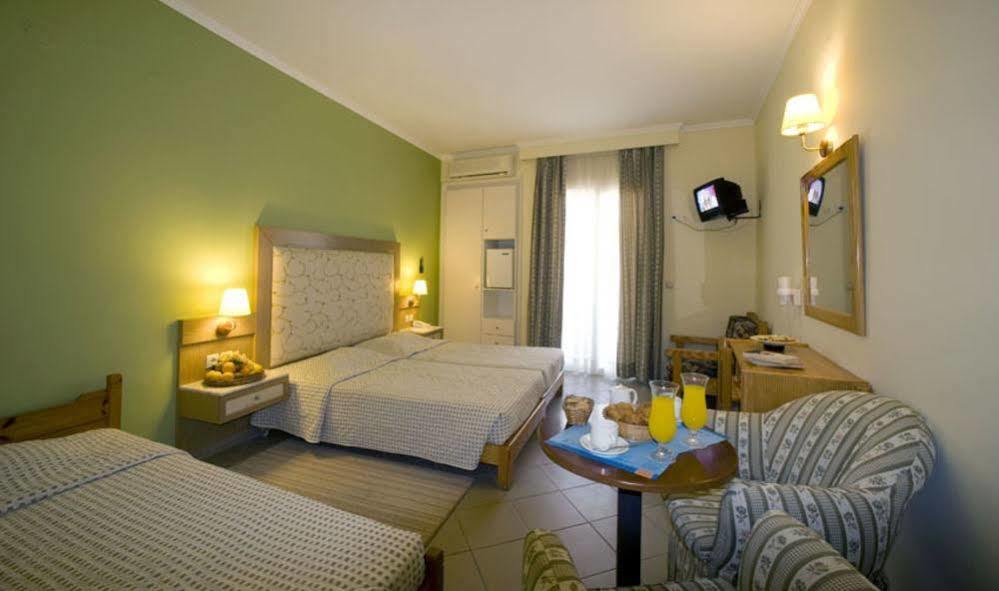 Hotel Dolfin à Tolón Extérieur photo