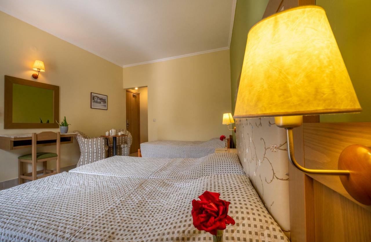 Hotel Dolfin à Tolón Extérieur photo